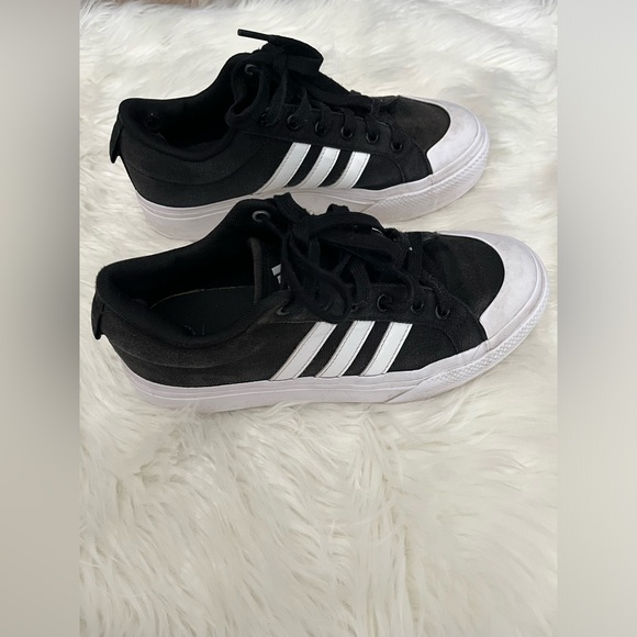 adidas Shoes - 🚨Size 7.5  Adidas Nizza Platform low top black and white pre owned 🚨